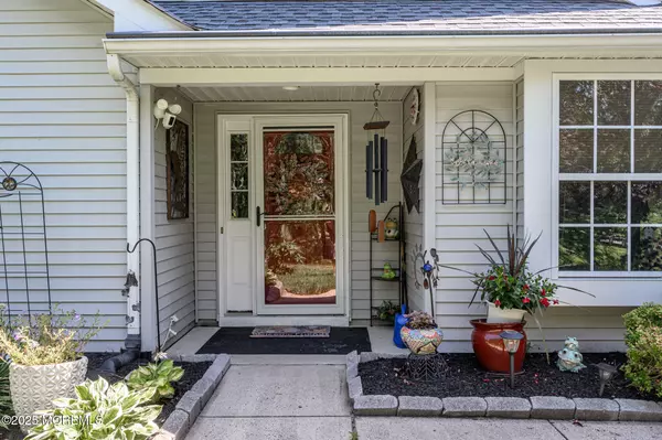 Lakewood, NJ 08701,17 Strawberry Lane