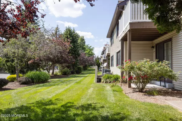 Metuchen, NJ 08840,50 Prospect Street #09