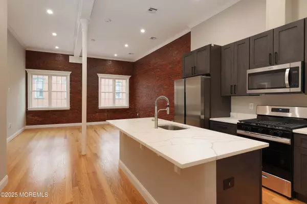 Red Bank, NJ 07701,14 W Front Street #3F