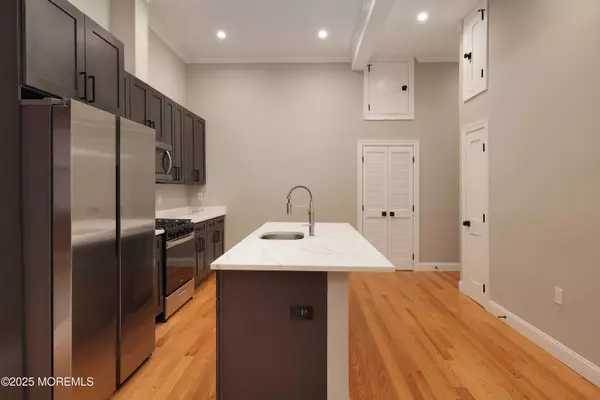 Red Bank, NJ 07701,14 W Front Street #3F