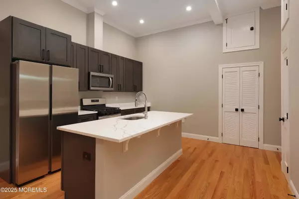 Red Bank, NJ 07701,14 W Front Street #3F