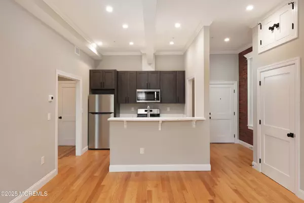 Red Bank, NJ 07701,14 W Front Street #2R