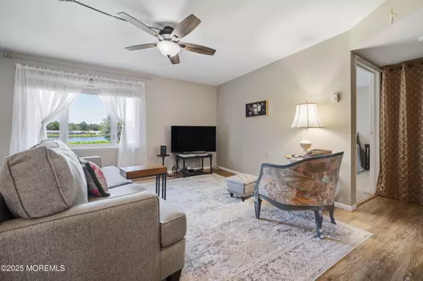 Lakewood, NJ 08701,39 Cambridge Court #E