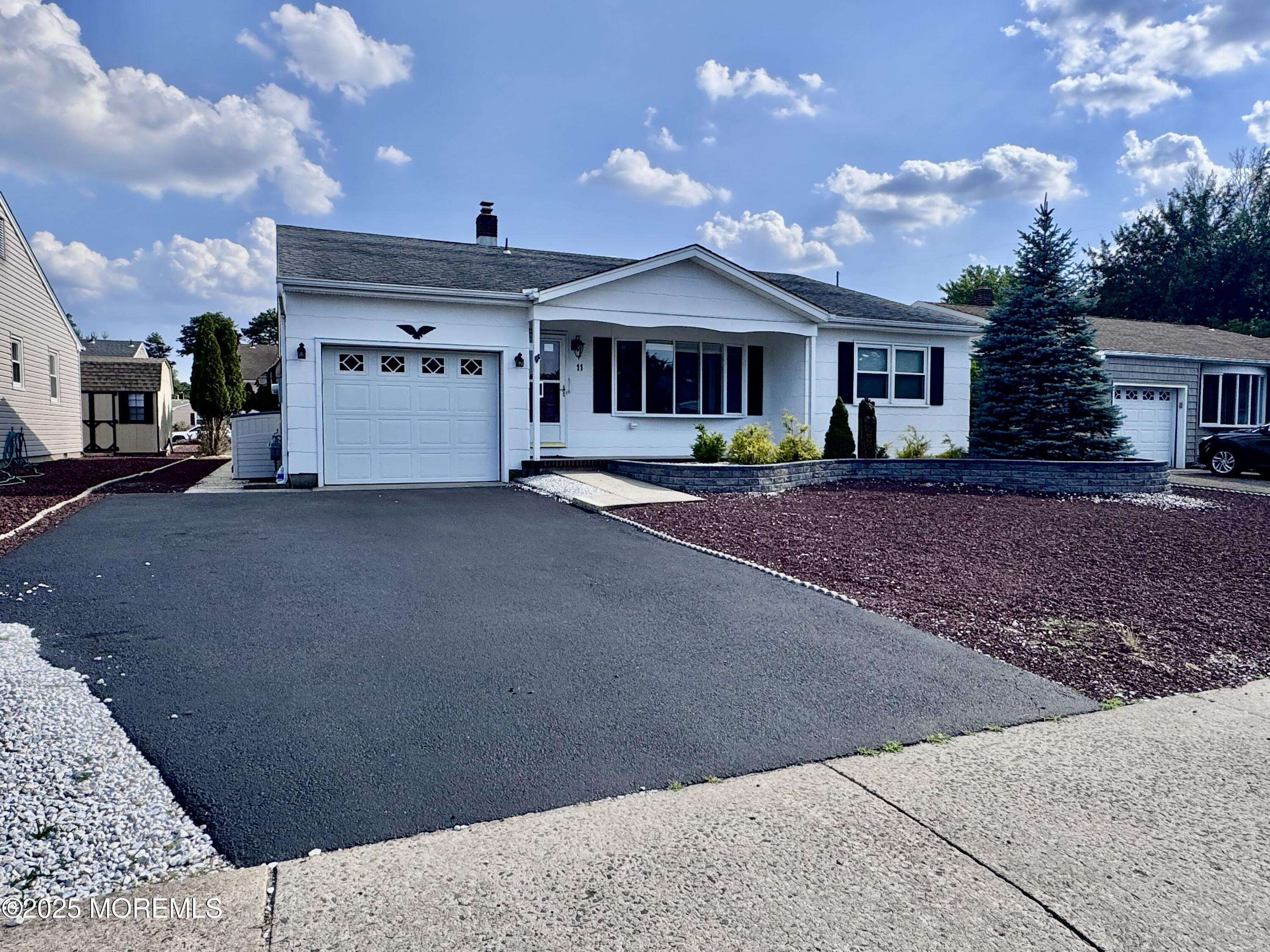 11 Thornton Road, Toms River, NJ 08757