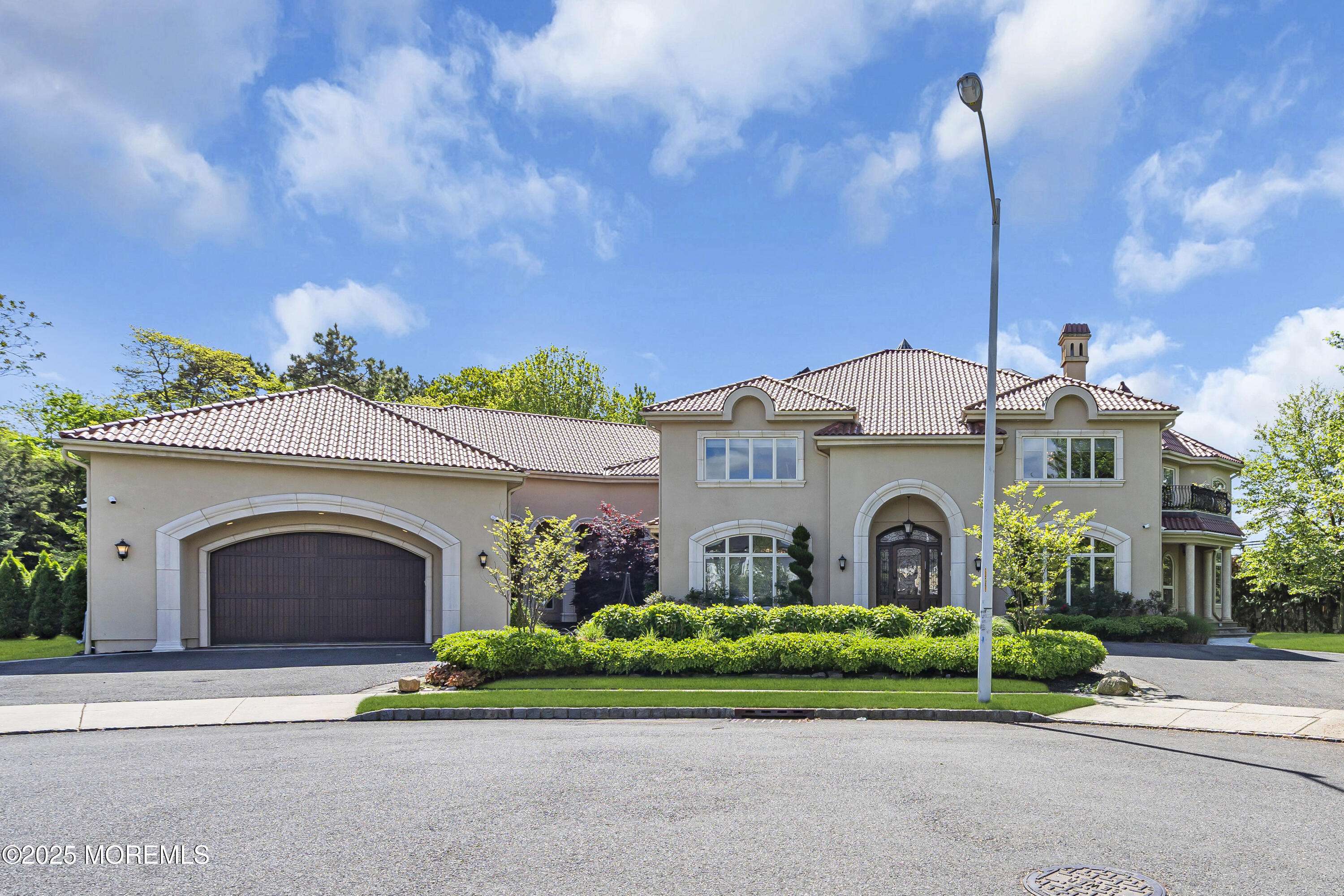 5 Champlain Court, Lakewood, NJ 08701