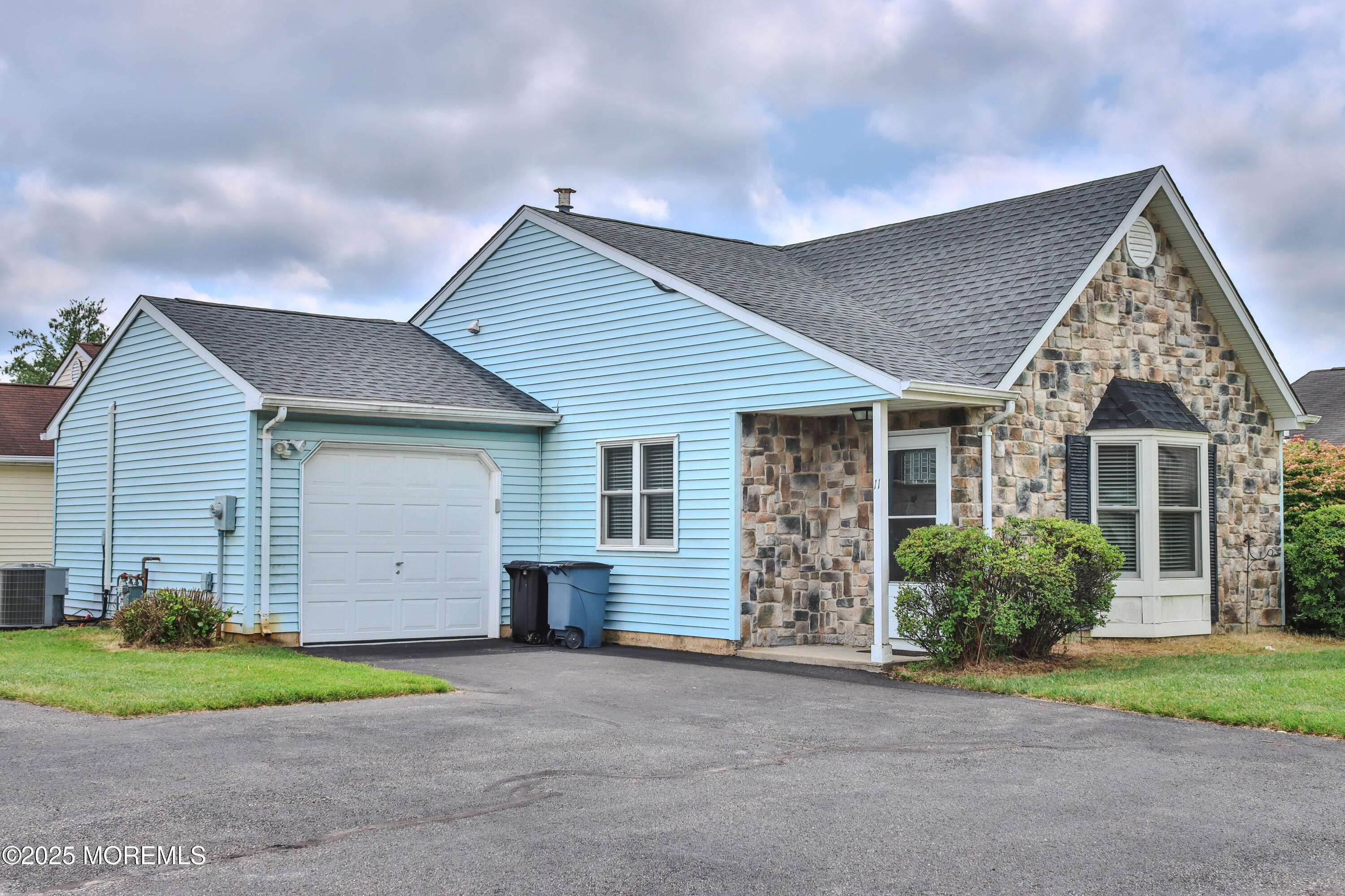 11 Ivy Ridge Close #1000, Howell, NJ 07728