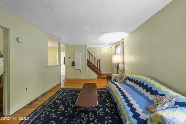 Englishtown, NJ 07726,17 Wood Avenue