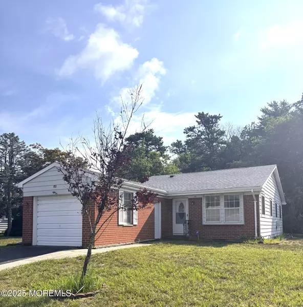 52 Independence Parkway, Whiting, NJ 08759