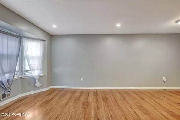 Hazlet, NJ 07730,95 Village Green Way