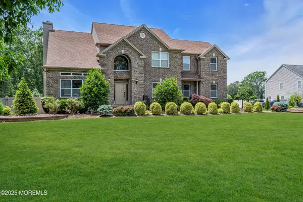 Jackson, NJ 08527,7 Holly Tree Court