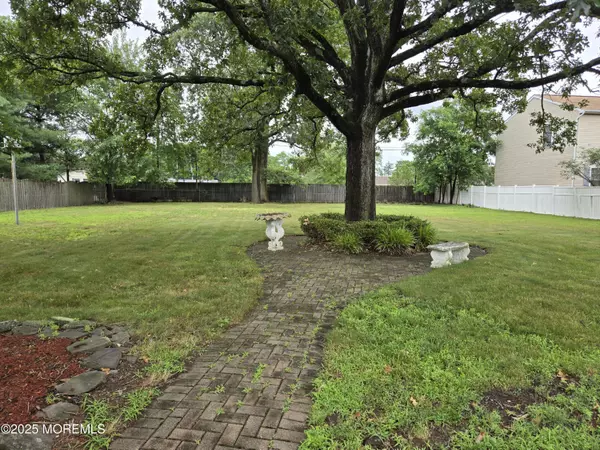 Eatontown, NJ 07724,10 Weston Place