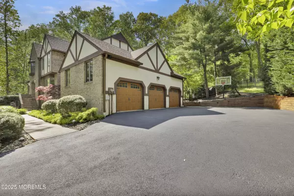 Holmdel, NJ 07733,17 Ashley Drive