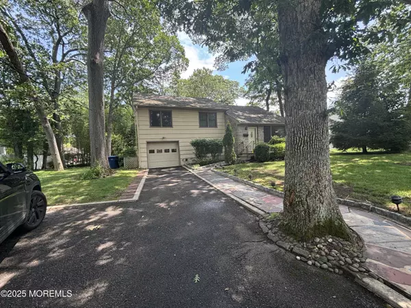 Oakhurst, NJ 07755,187 Elmwood Road