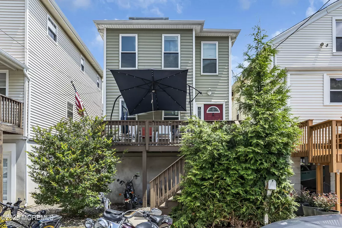 Highlands, NJ 07732,13 Locust Street