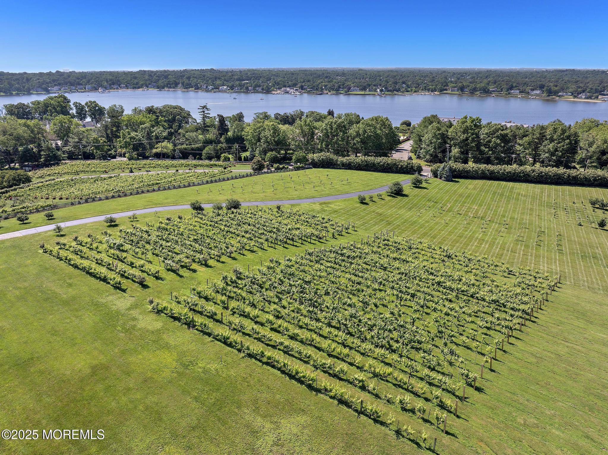 Red Bank, NJ 07701,713 Navesink River Road