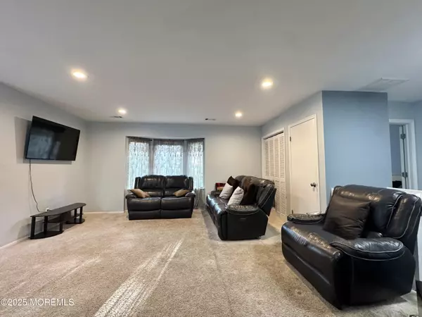 Lakewood, NJ 08701,148 Delaware Trail