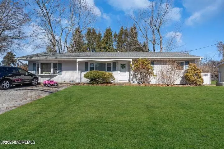 8 Spruce Terrace, Jackson, NJ 08527