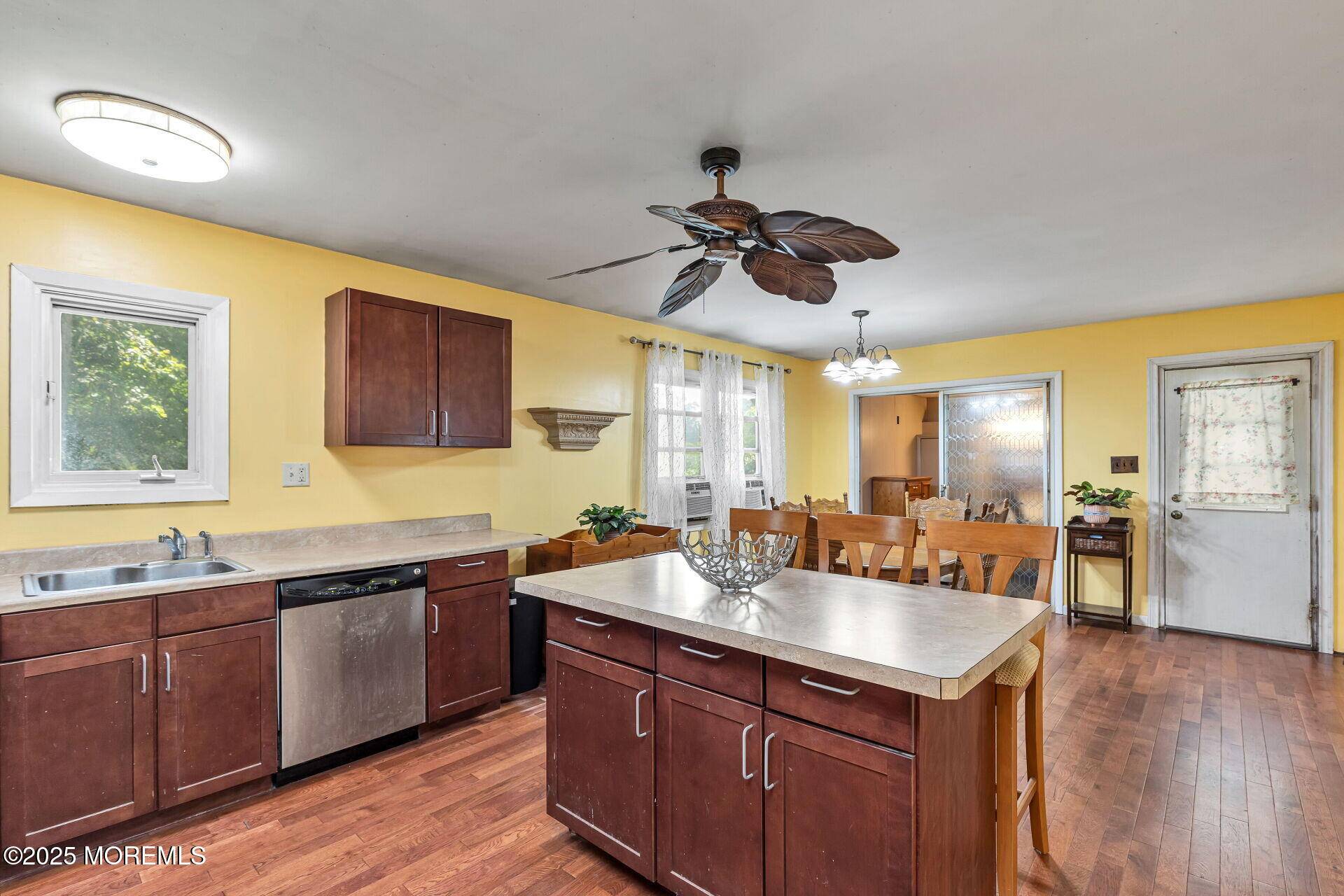 Toms River, NJ 08753,807 Bay Avenue
