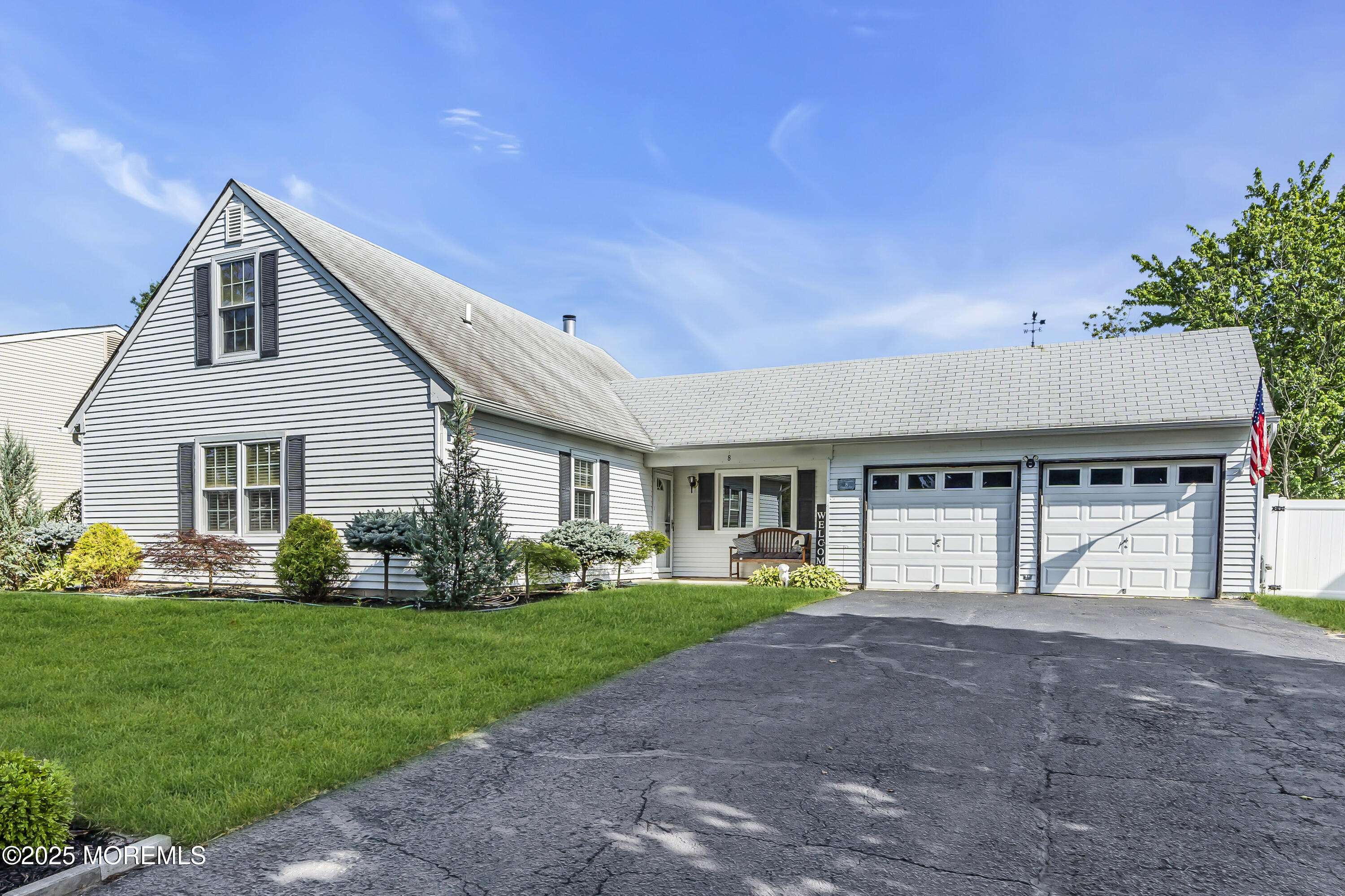 Howell, NJ 07731,8 Blueberry Path