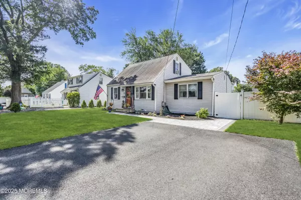Hazlet, NJ 07734,18 Woody Terrace