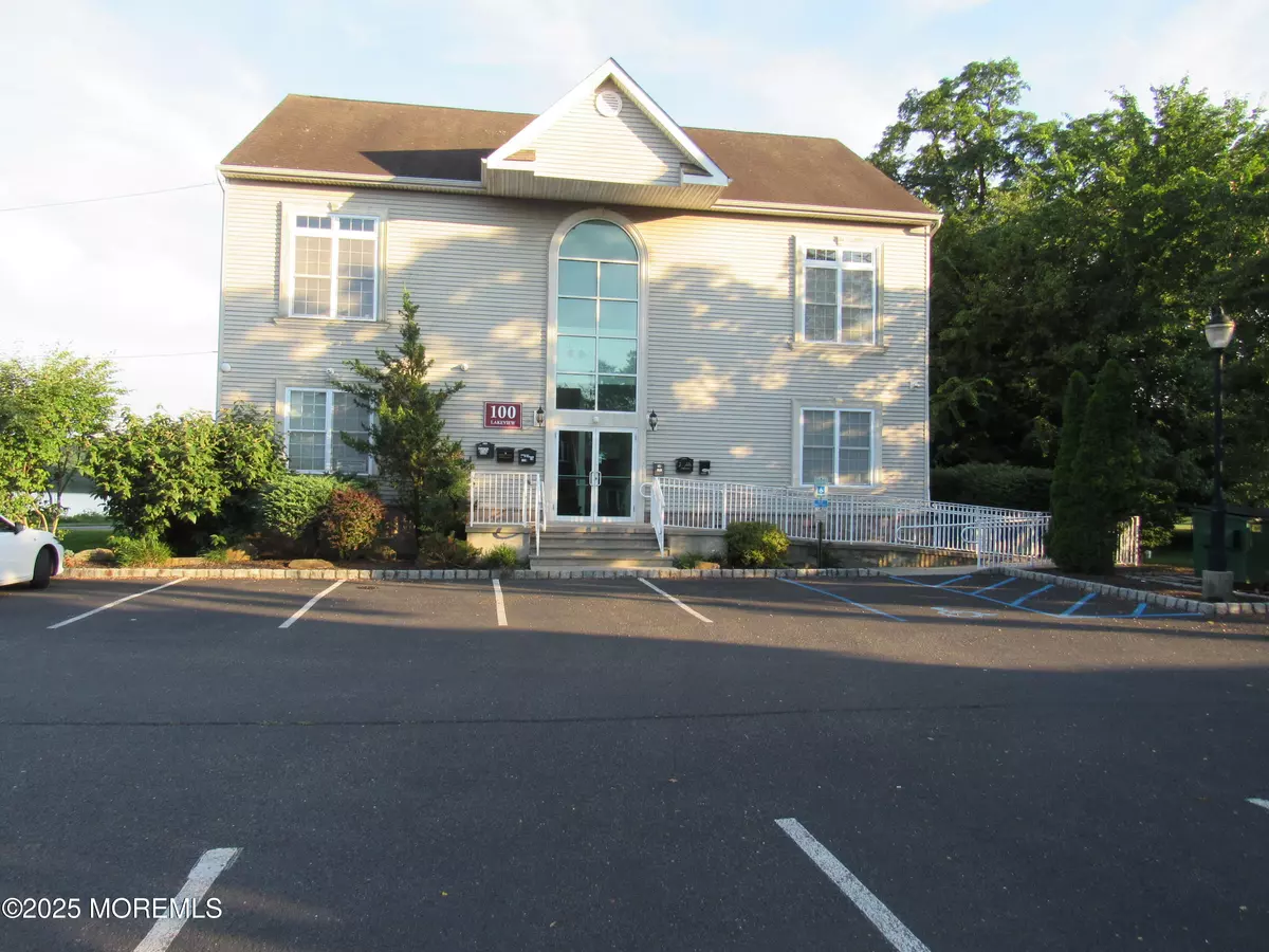 Monroe, NJ 08831,100 Lakeview Avenue #D1