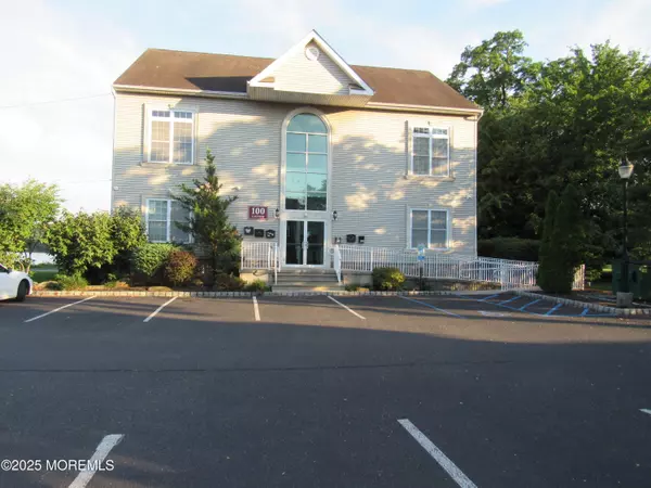 100 Lakeview Avenue #D1, Monroe, NJ 08831