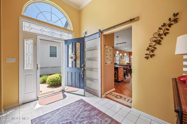 Manalapan, NJ 07726,47 Gainsborough Court