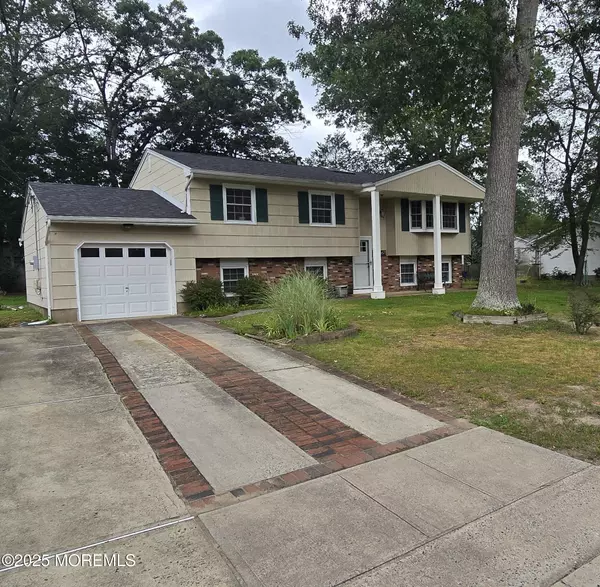Toms River, NJ 08755,20 Woodridge Avenue