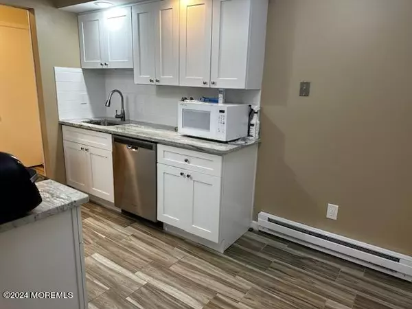 Manalapan, NJ 07726,178 Amberly Drive #H