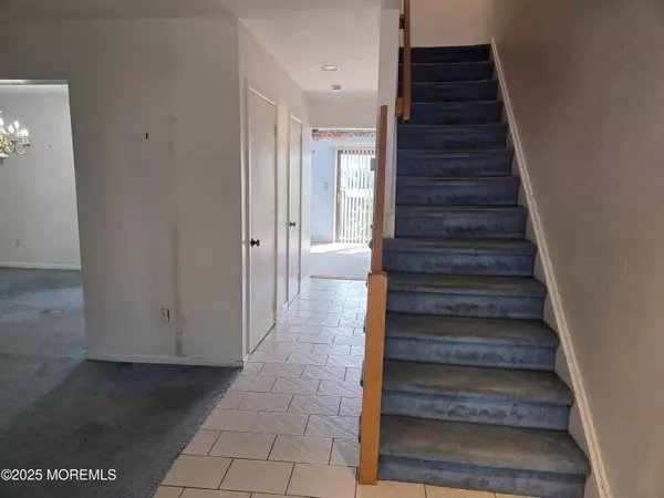 East Windsor, NJ 08520,197 Canterbury Court