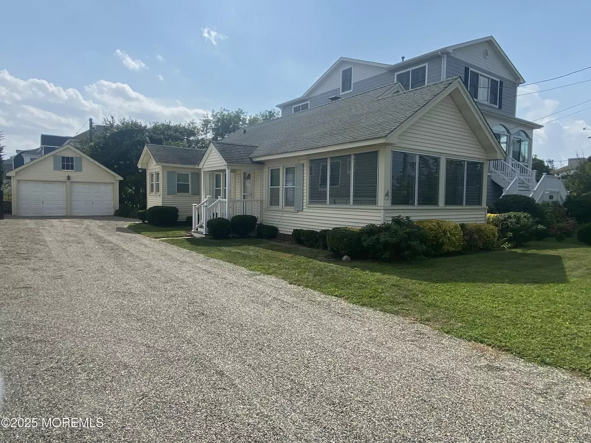 Point Pleasant Beach, NJ 08742,208 Carter Avenue
