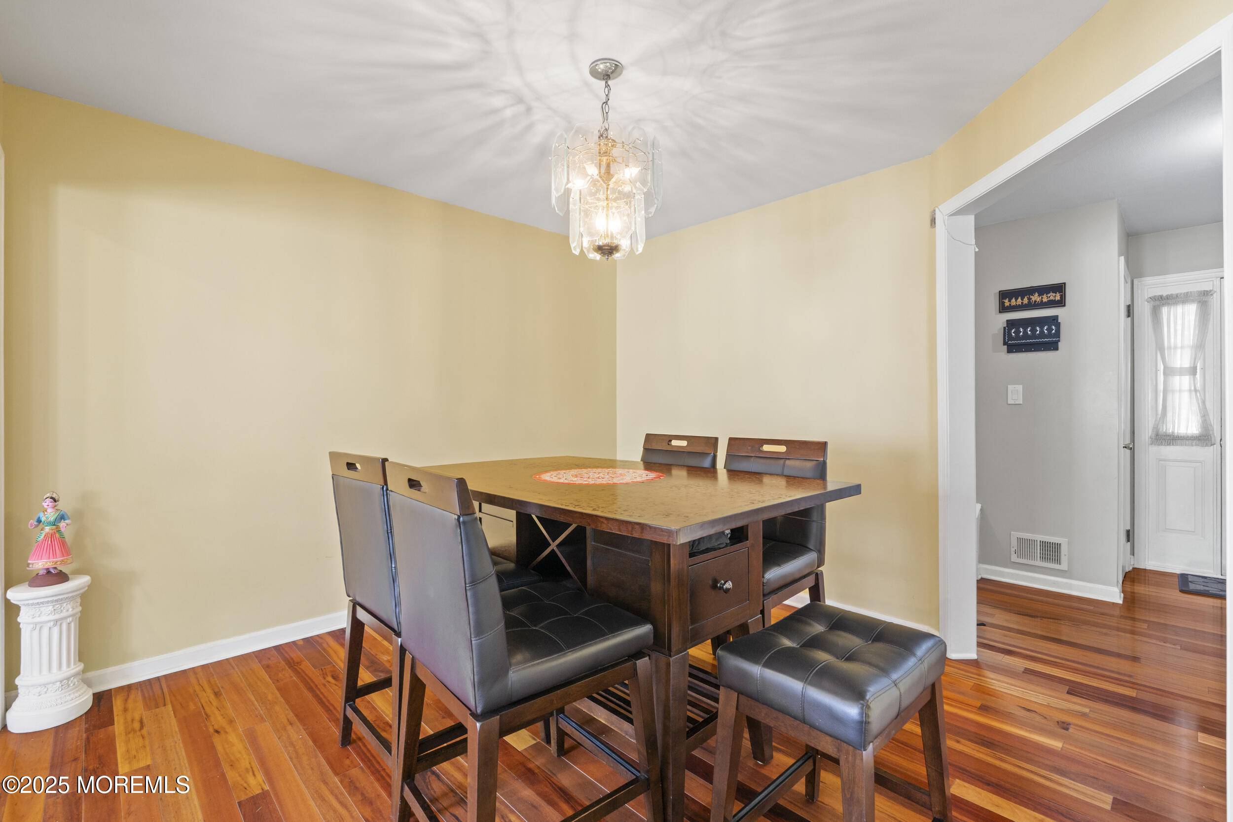 Marlboro, NJ 07746,7 Warbler Road