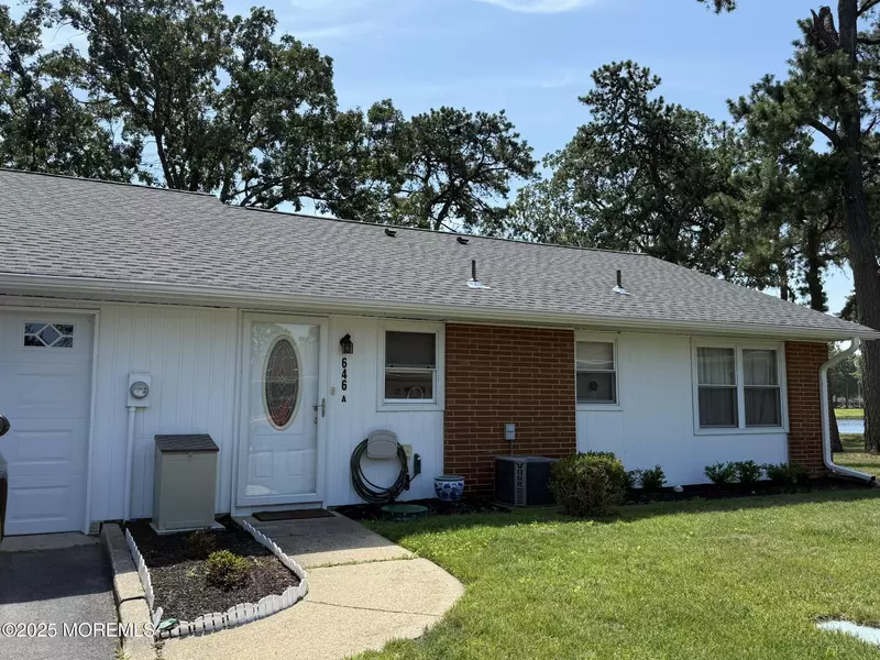 646 Plymouth Lake Drive, Lakewood, NJ 08701