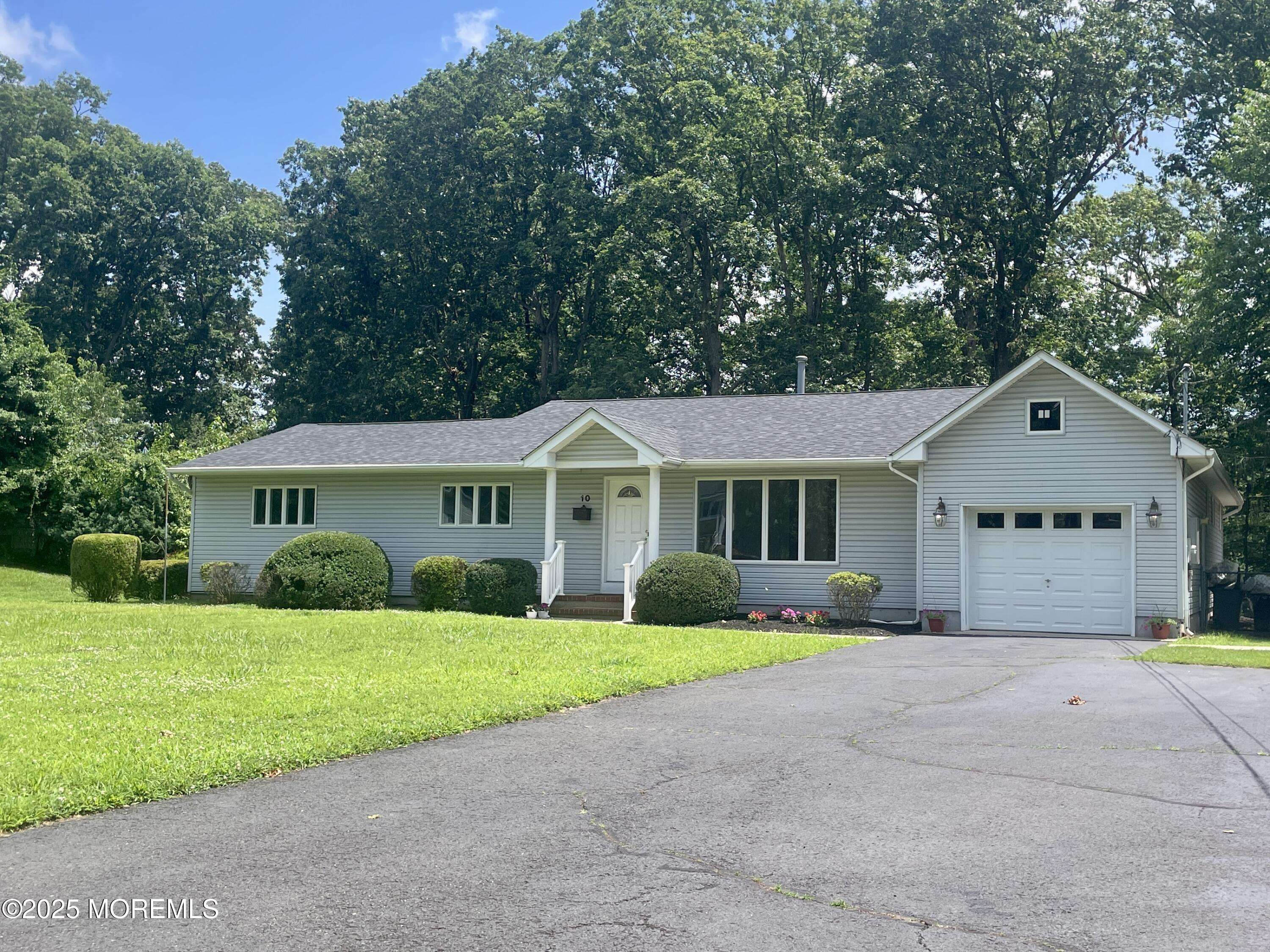 Manalapan, NJ 07726,10 Locust Grove Lane