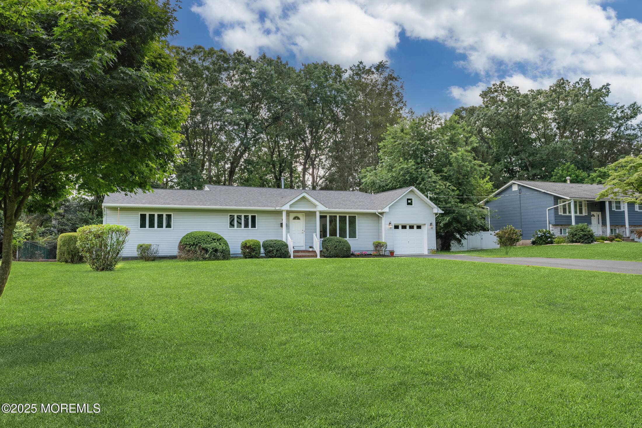 Manalapan, NJ 07726,10 Locust Grove Lane