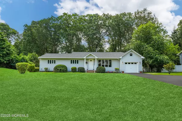 Manalapan, NJ 07726,10 Locust Grove Lane