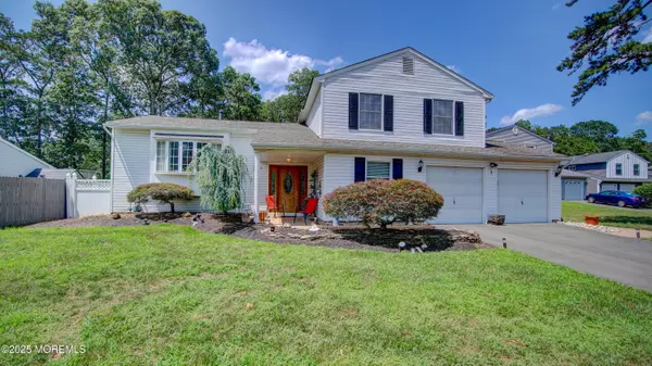 Howell, NJ 07731,3 Feathertree Court