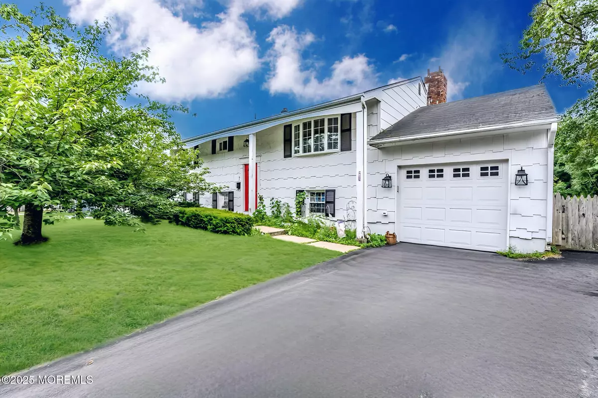 Howell, NJ 07731,7 Southport Drive