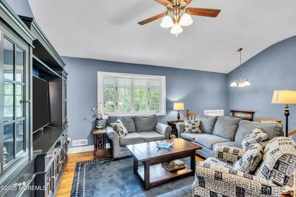 Howell, NJ 07731,7 Southport Drive