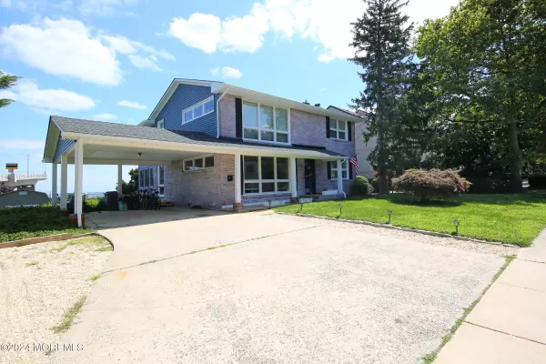 Highlands, NJ 07732,16 Portland Road