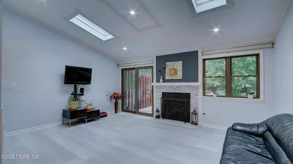 Manalapan, NJ 07726,57 Chestnut Way