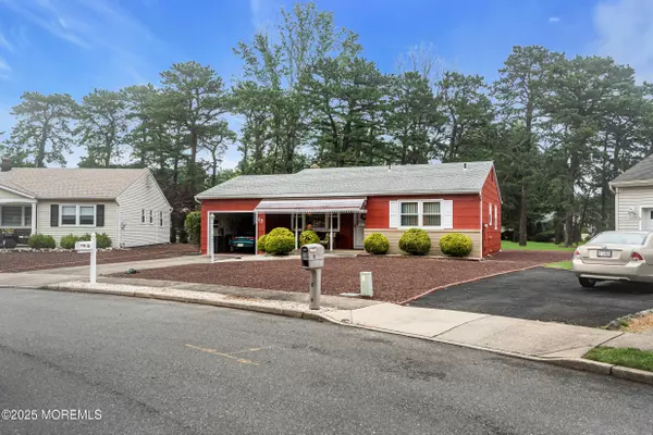 Toms River, NJ 08757,13 Millbrook Court