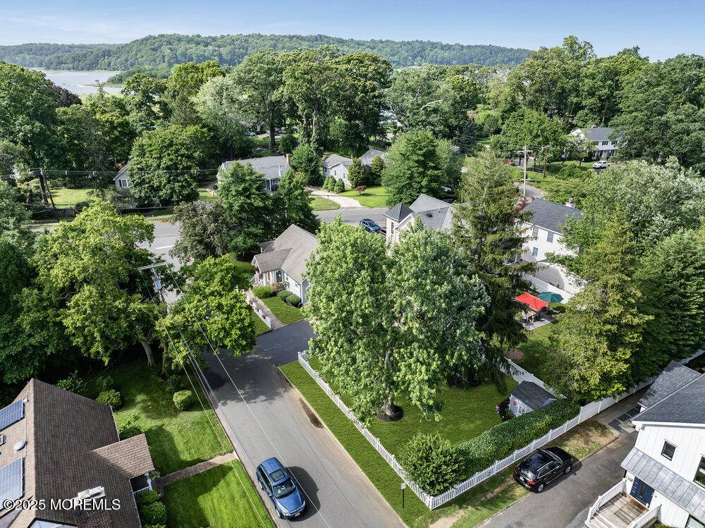 Rumson, NJ 07760,1 Cedar Avenue