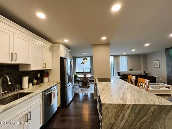 Monmouth Beach, NJ 07750,1 Channel Drive #507