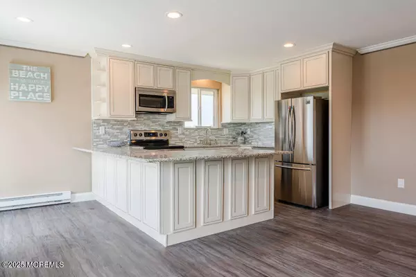 Sea Bright, NJ 07760,1382 Ocean Avenue #10A