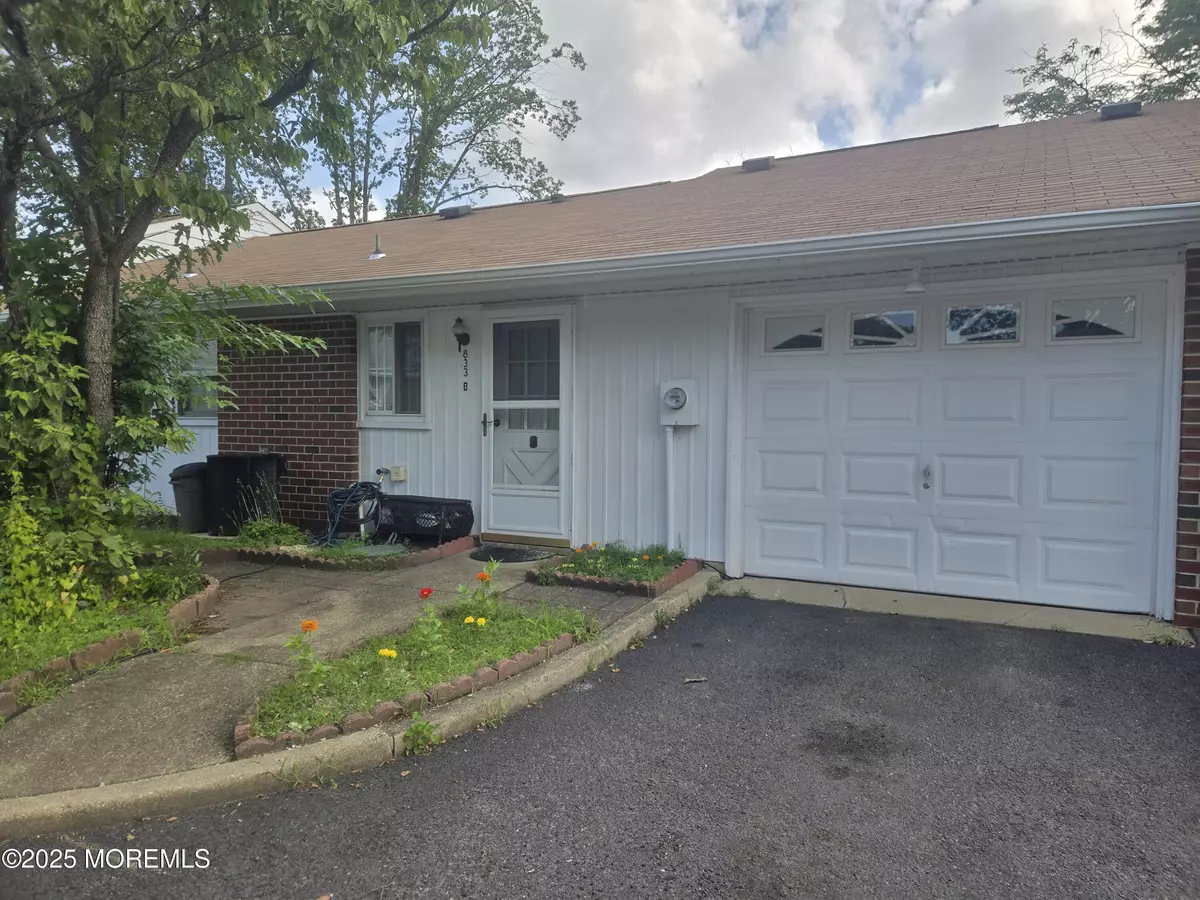 Lakewood, NJ 08701,833 Inverness Court