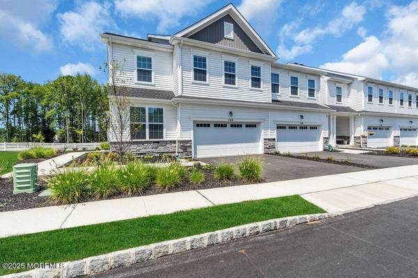 126 Woolley Court, Oakhurst, NJ 07755