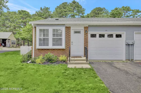 Whiting, NJ 08759,4 Pembroke Lane #A