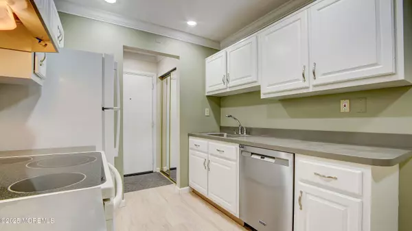 Manalapan, NJ 07726,30 Meadow Green Circle