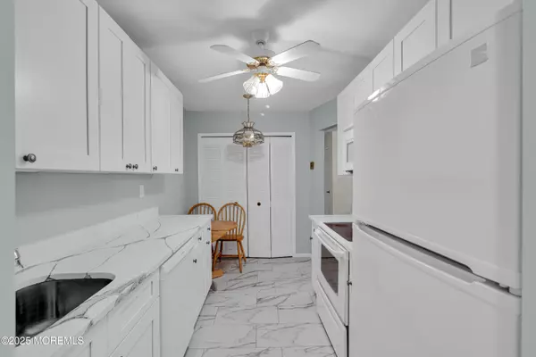 Manalapan, NJ 07726,167 Amberly Drive #H